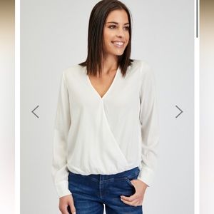 RW & Co. long sleeve V-neck blouse